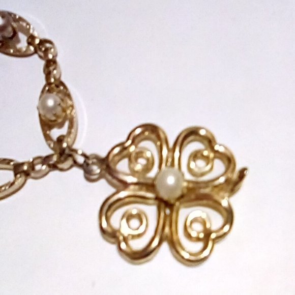 Vintage Charm Bracelet with Pearl Accents and Lucky 4 Leaf Clover Charm - Picture 2 of 4